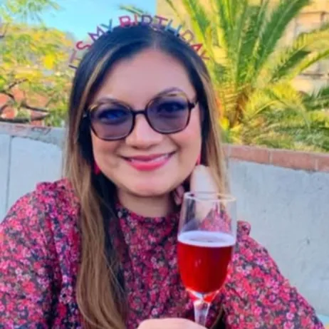 Ofrece un espacio profundo de autoconocimiento e introspección. Es práctica, amigable y realmente valiosa para quienes buscan crecer con claridad.