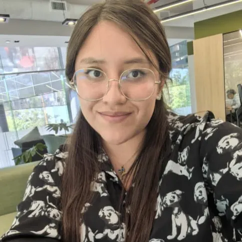 Me dio estructura sin quitarme libertad.
Pude avanzar a mi ritmo con intención y claridad.
Una herramienta ligera, profunda y muy práctica.