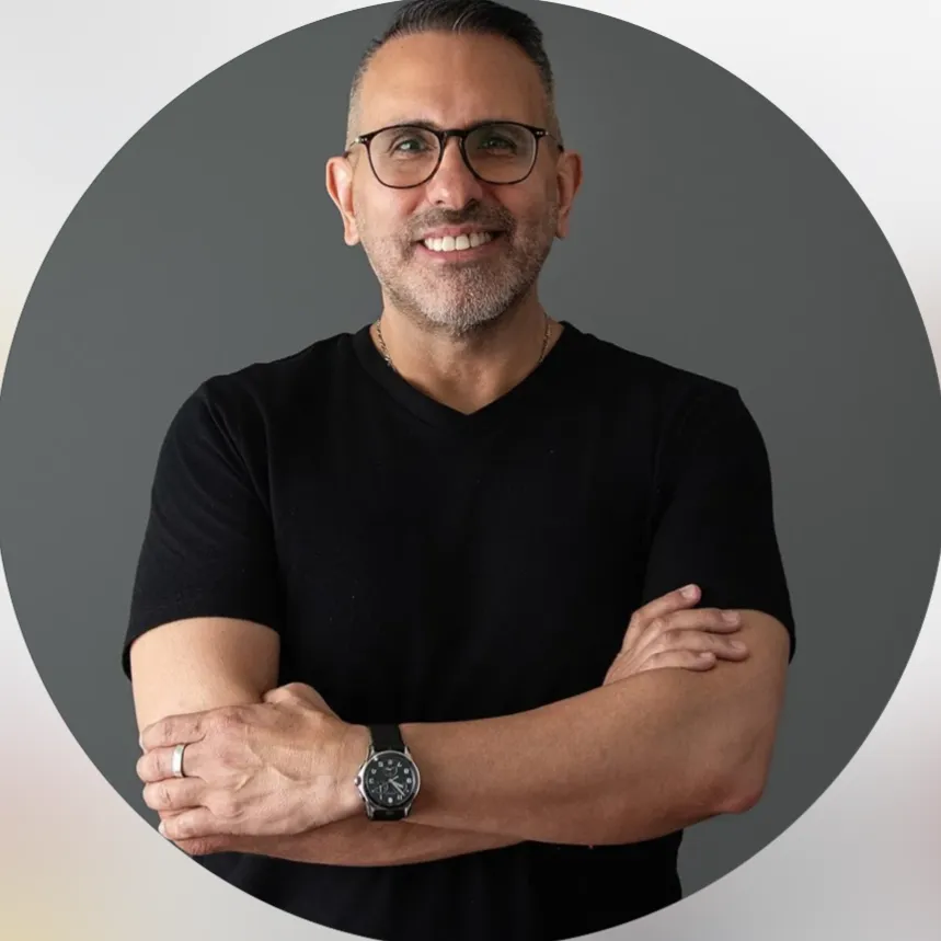 Daniel inspira a respirar bienestar, a tomarnos un momento, ir a lo profundo, a vivir con salud. Ha sido un privilegio iniciar este camino con su guía, da gusto encontrarse con personas tan profesionales
Sin duda es un gran maestro, pero sobre todo un gran ser humano 🙌