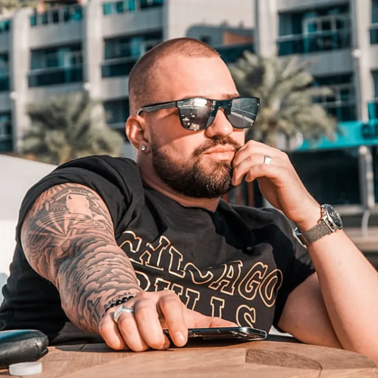 Durch die Menschen in dieser Community lerne ich täglich dazu, um erfolgreich zu handeln. Über Neujahr konnte ich meine Familie nach Dubai einladen. Das war ein tolles Gefühl.