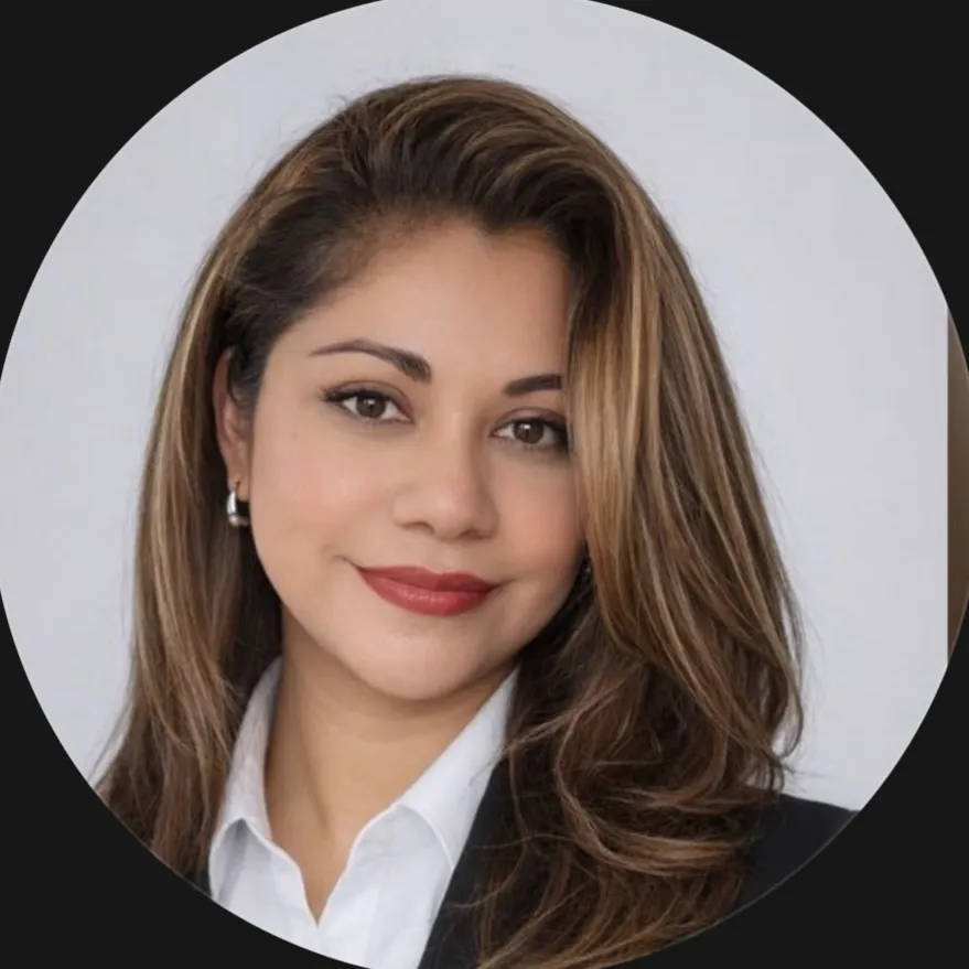 Quiero expresarte mi agradecimiento, Dani. En muy poco tiempo, he experimentado una gran mejoría en mi movilidad y he podido superar mi problema de ciática y el esguince. Ahora puedo disfrutar de usar tacones sin sentir dolor, lo que me hace sentir mucho más segura y confiada.