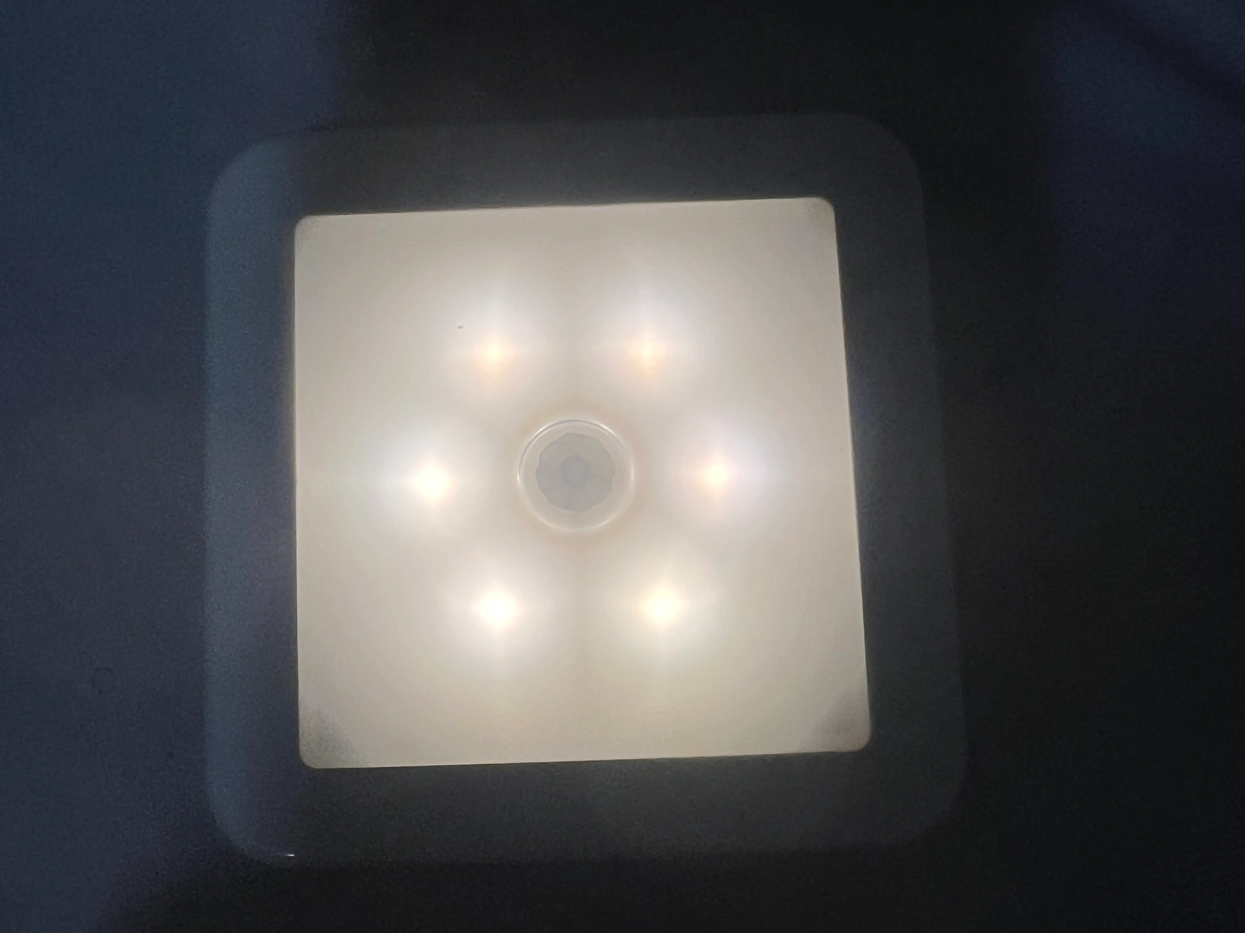 Squired Smart Motion 6-Led Light. profile