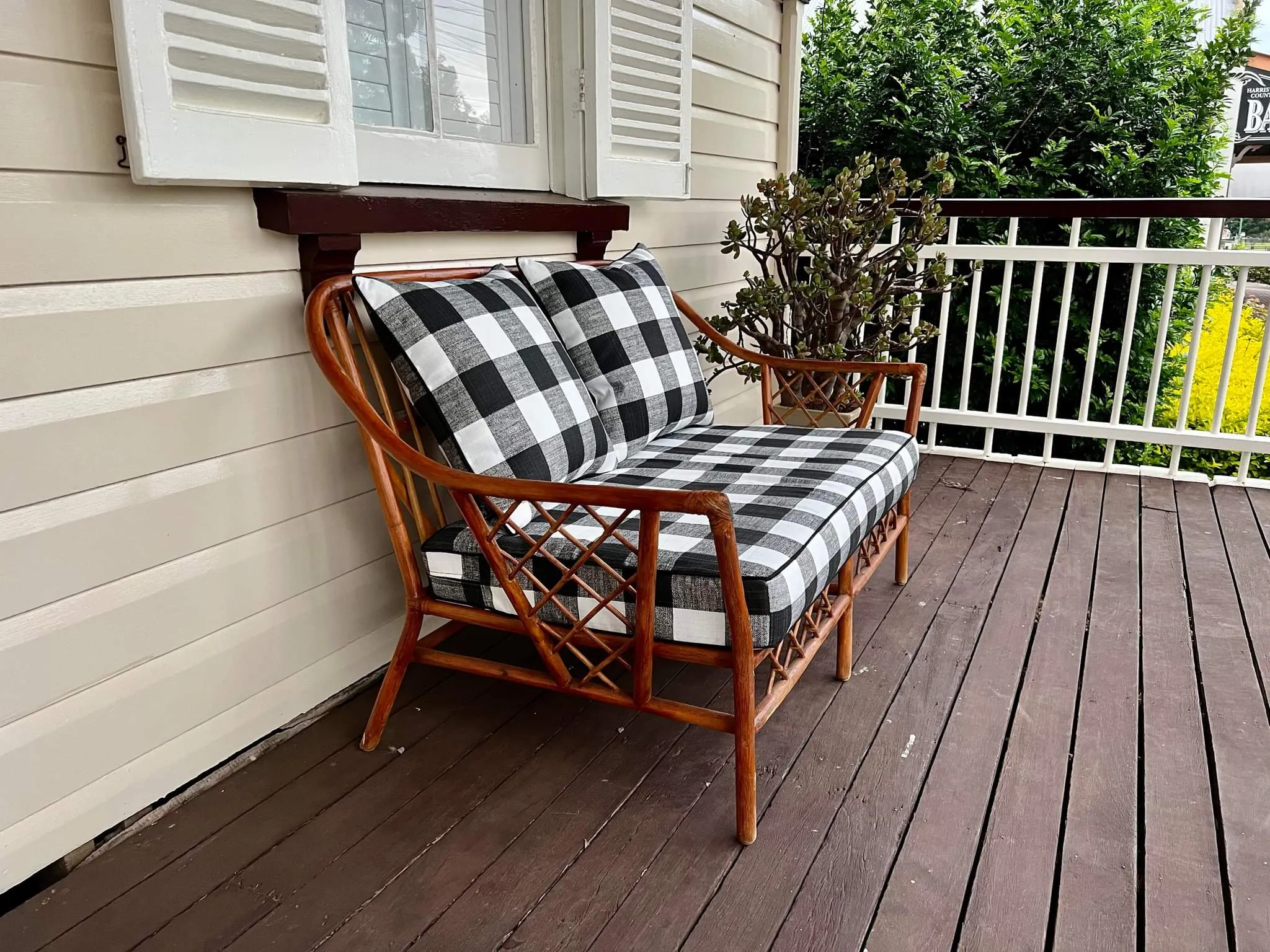 Custom Cushions for Indoor and Outdoor Seating. Contact me to discuss your needs and for a personalised quote.  profile